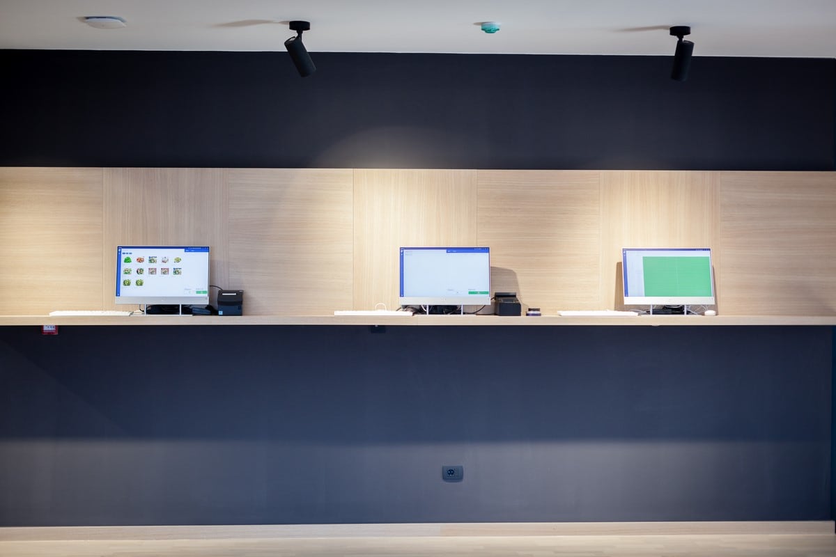 Fiskalni POS terminali i fiskalni printeri u FISKUS showroomu